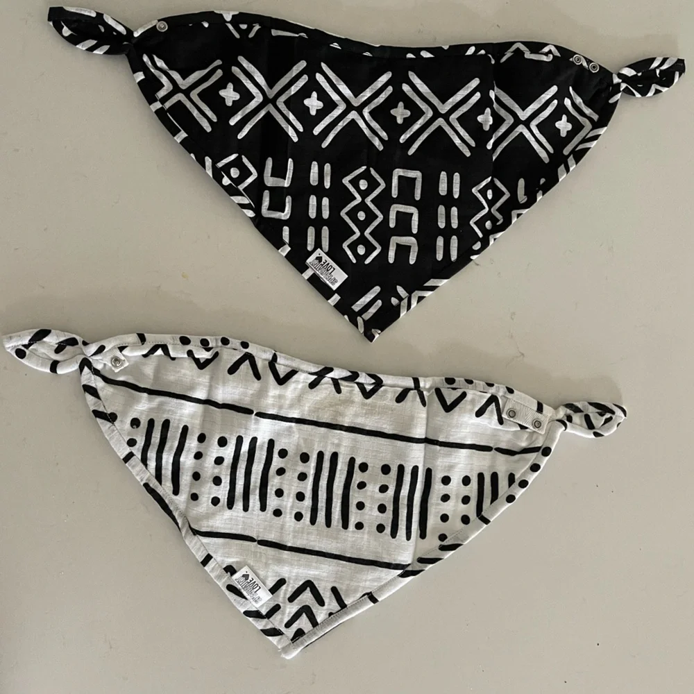 Set of 2 Spearmint Love Muslin Bandana Bibs – Black & White Mud Cloth Print NWOT